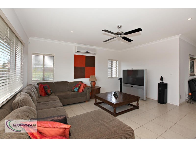 15 Grange Place, Bellbowrie QLD 4070